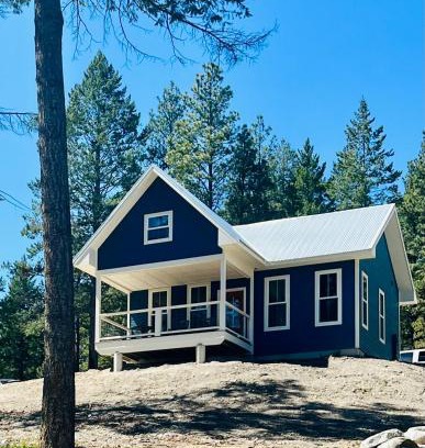 Lakeside Casa | Elk Ridge Village 401B Cozy Cabin with views of Flathead Lake and the mountains