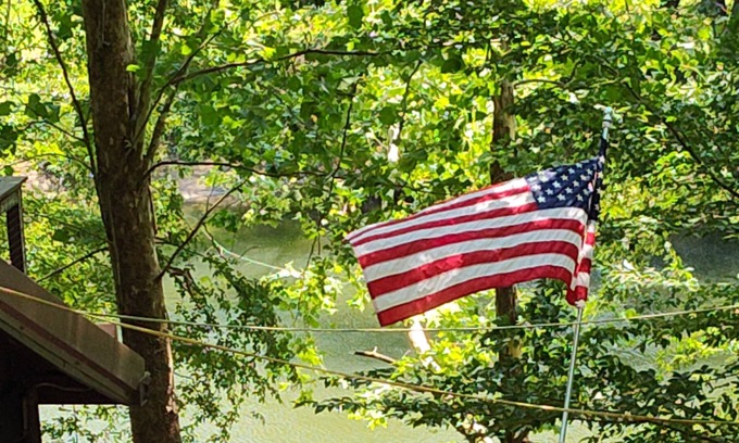 Duck Cabina | Elk River Cabin- Fisherman and Kayakers dream! Pet Friendly!!!