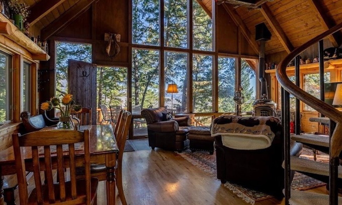 Wapiti Casa | Elk Road Cabin- Magnificent Mountain Views!