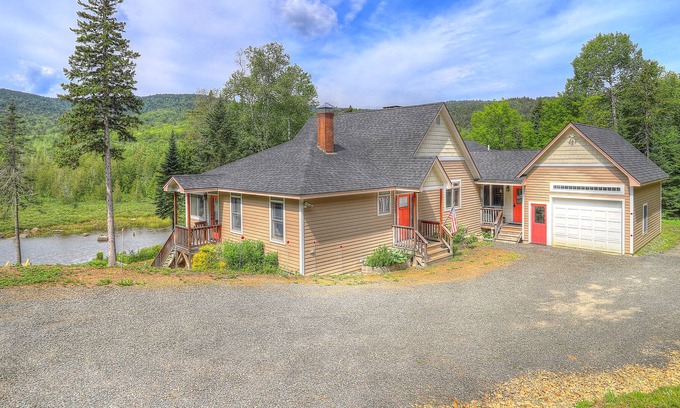 Rangeley Casa | Elkhorn is a 4 season rental on Beaver Mountain Lake
