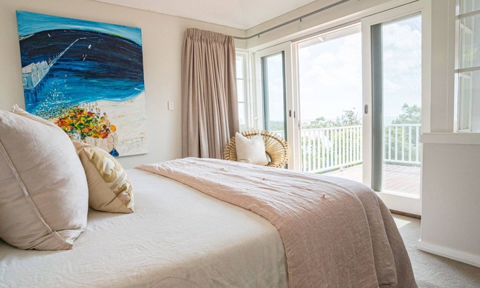 Eagle Bay Casa | Ellavista LUXE beachside home with ocean views and WIFI