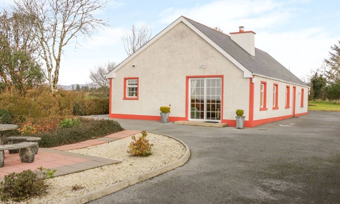 Mountcharles Cabaña | ELLEN'S COTTAGE, family friendly in Mountcharles, County Donegal
