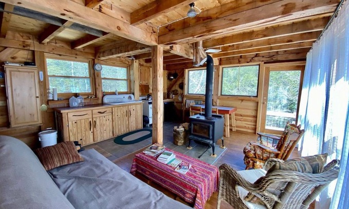 Champion Cabina | Ellens’s Cabin Where comfort meets wilderness, remote yet cozy