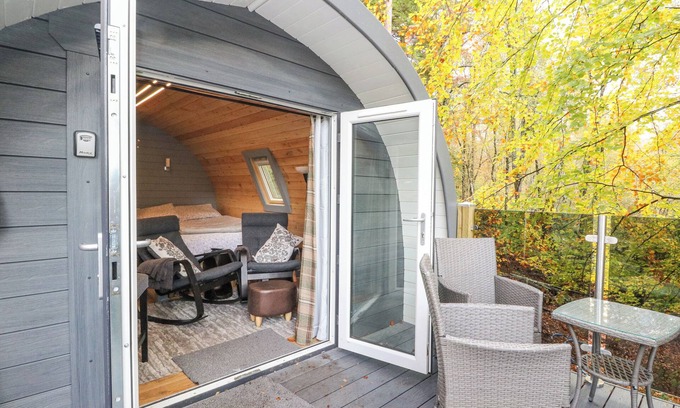 Appin Cabaña | ELLERIC PODS - THE LAST RESORT, pet friendly, with a garden in Appin