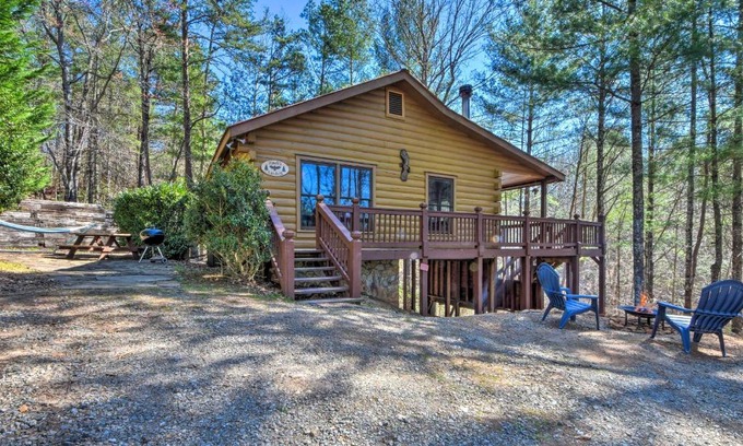 Ellijay Casa | Ellijay Cabin with Hot Tub and Deck in National Forest