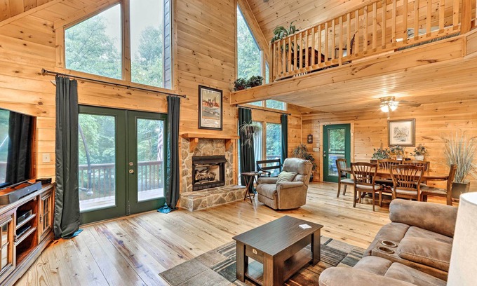 Eagle Mountain Cabina | Ellijay Resort Cabin w/ Deck + Enclosed Porch!