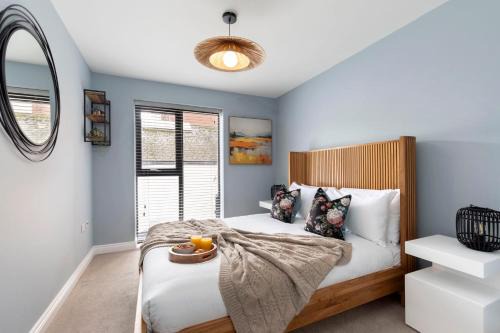 Gloucester Apartamento | Elliot Oliver - Beautiful Two Bedroom Apartment With Parking in The Docks
