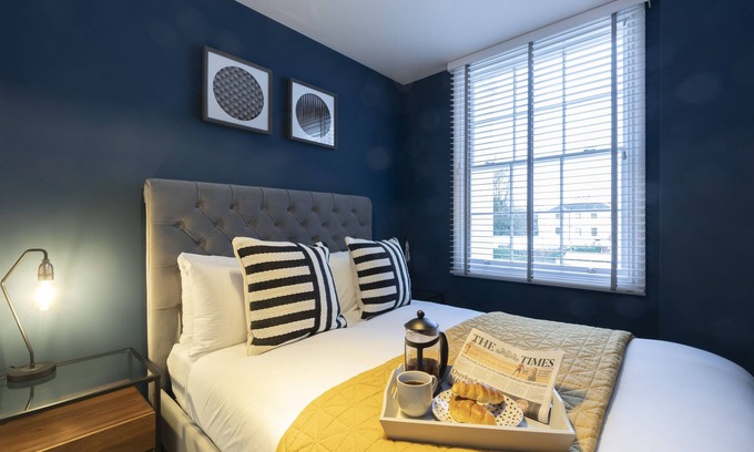 Cheltenham Apartamento | Elliot Oliver - Luxury 2 Bedroom Regency Apartment With Parking & EV Charger