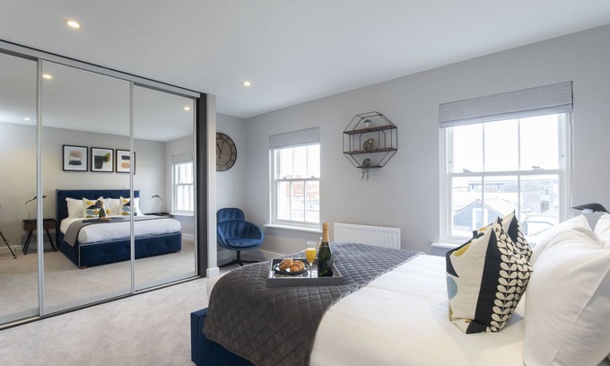 Cheltenham Apartamento | Elliot Oliver - Luxury 3 Bedroom Town Centre Apartment With Parking