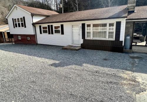 Gilbert Casa | Ellis House Trail Lodging Sleeps 16
