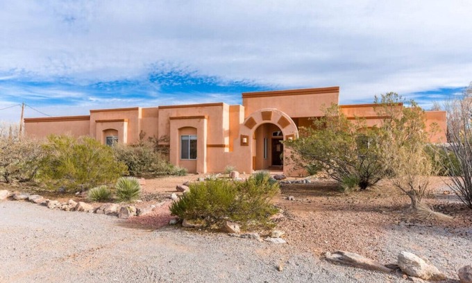 Las Cruces Casa | Elliss · Large Newly Renovated Home with Game Room