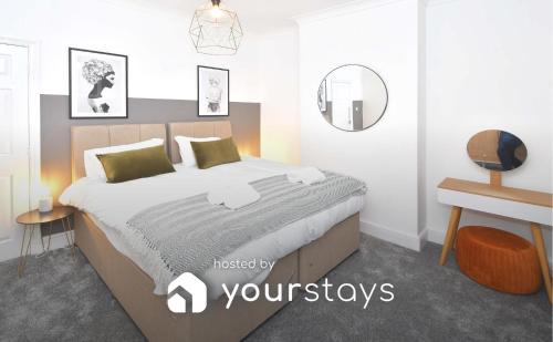 Crewe Apartamento | Elm House by YourStays - Lovely home in Cheshire, quiet residential street