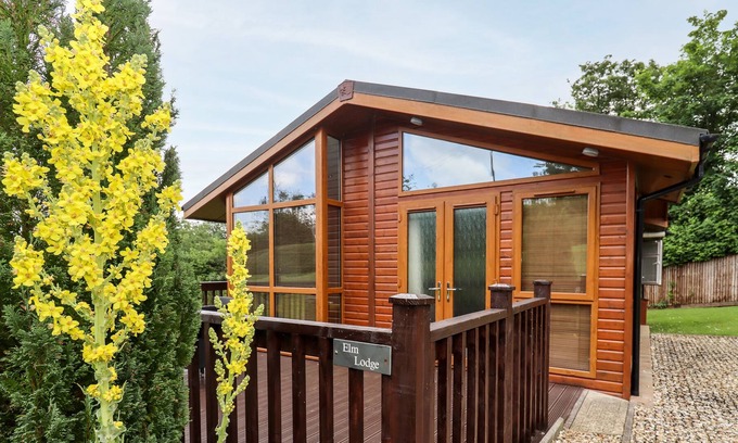 Longhope Cabaña | ELM LODGE, family friendly, with a garden in Glasshouse