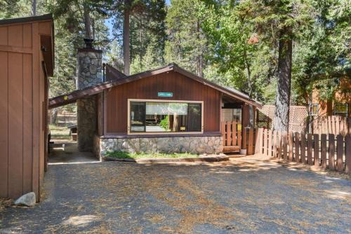 Tahoma Casa | Elm Street Getaway Sleeps 8