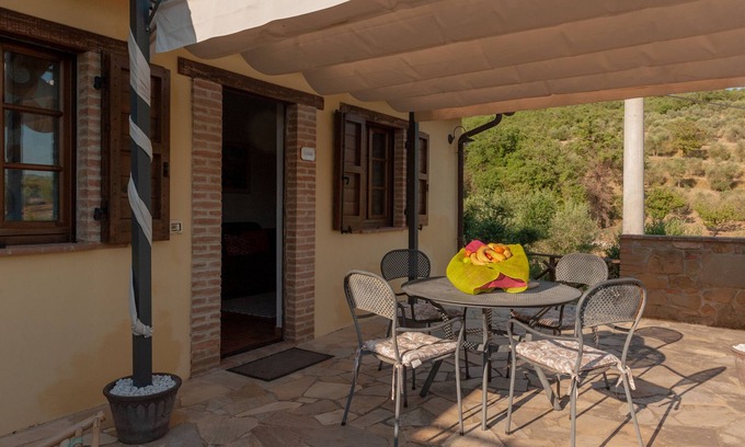 Panicale Apartamento | Elm Tree Apt In Farmhouse With Pool, Panicale, Italy