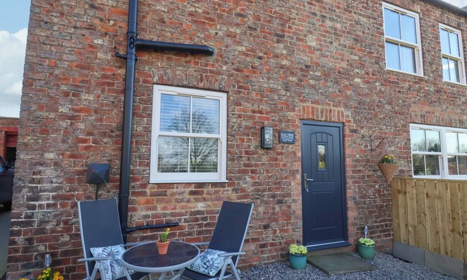 Thirsk Cabaña | ELM TREE COTTAGE, romantic, with a garden in Dalton Near Thirsk