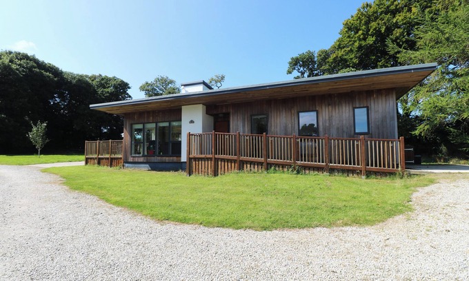 Carnon Downs Cabaña | ELM, with open fire in Truro