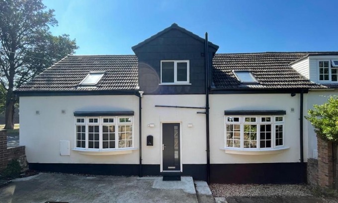 Spalding Casa | Elms Cottage