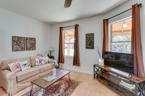 Eleven Mile Corner Apartamento | Eloy Retreat with Pool Access and Central AandC!