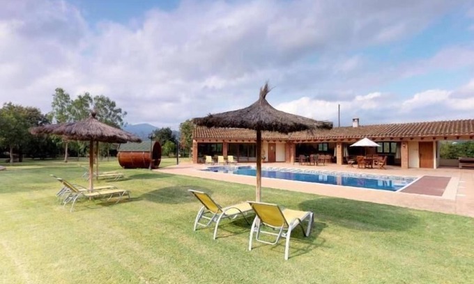 Santa Eulalia de Roncana Apartamento | ELS CIRERERS - Can Burgues