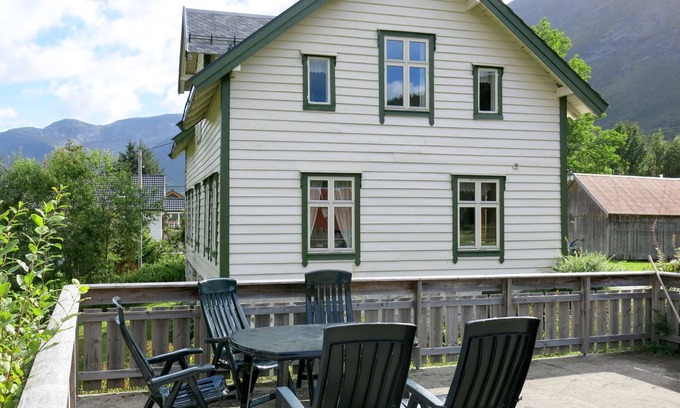 Forde Casa | Elvehuset by Interhome