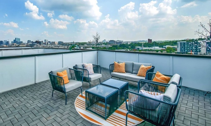 Nashville Casa | Elvis-themed 13 Beds Rooftop City Views
