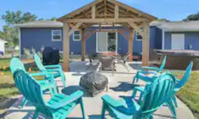 Northview Casa | ELYSIUM * HotTub 4bed 2bath Near EVERYTHING!