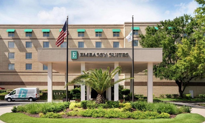 Brunswick Hotel | Embassy Suites Brunswick