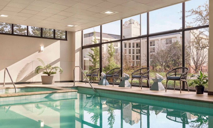 Overland Park Hotel | Embassy Suites by Hilton Kansas City Overland Park