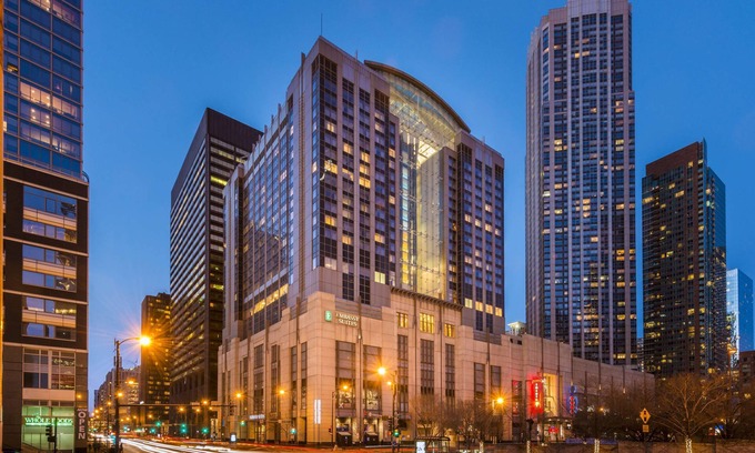 Streeterville Hotel | Embassy Suites by Hilton Chicago Downtown Magnificent Mile