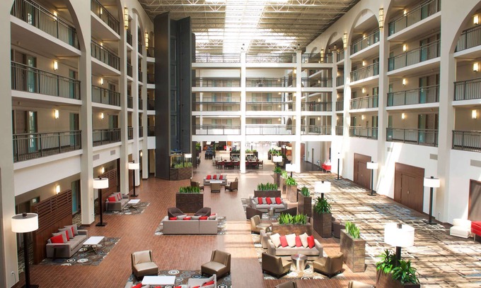 Livonia Hotel | Embassy Suites by Hilton Detroit Livonia Novi
