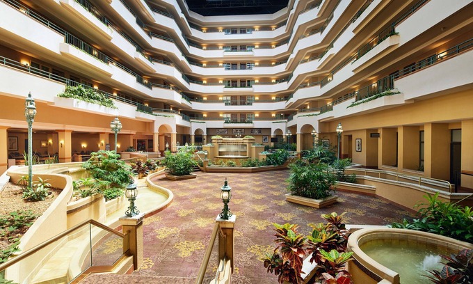 Greensboro Hotel | Embassy Suites by Hilton Greensboro Airport