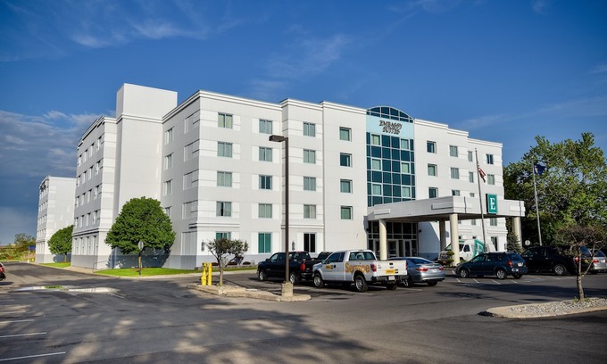 East Syracuse Hotel | Embassy Suites Syracuse