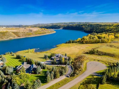 Springbank Casa | Emerald Bay Luxury Retreat with Hot Tub