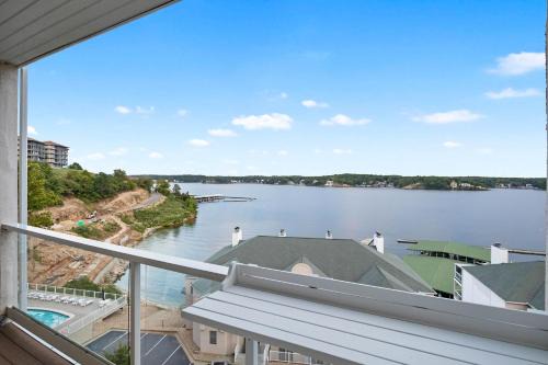 Lake Ozark Casa | Emerald Bay Overlook Breathtaking Views, Pools