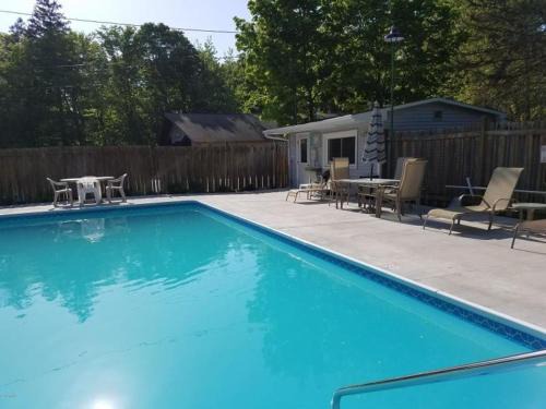 South Haven Casa | Emerald Cottage- pool- close to beaches