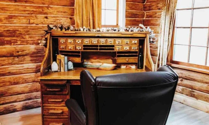 Lenox Casa | Emerald Gabel Cabin in Salem, MO