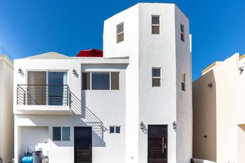 Rosarito Casa | Emerald Home Seaside Serenity & Resort Amenities