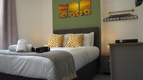 Neath Apartamento | Emerald House - TV in every bedroom!
