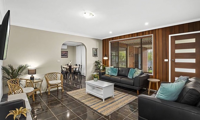 Emerald Beach Apartamento | Emerald Hub 1 is one half of Emerald Hub, with its own entrance, kitchen, lounge room and bathroom