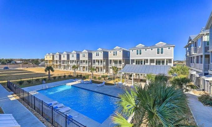 Emerald Isle Apartamento | Emerald Isle Condo Less Than Half-Mi to Beach!