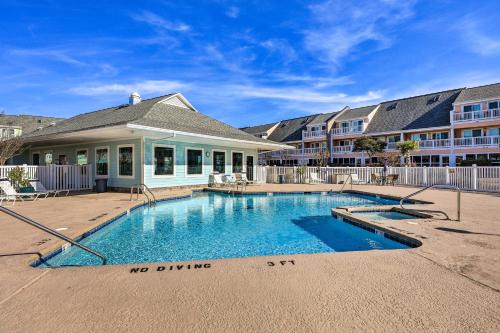 Emerald Isle Apartamento | Emerald Isle Condo Near Beach with Screened Porch!