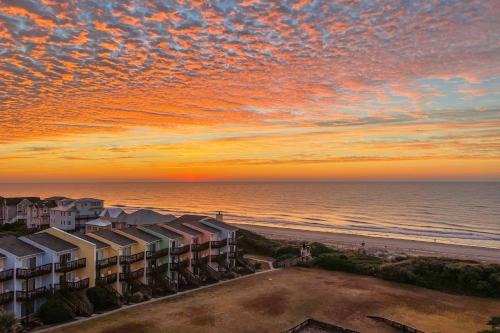 Emerald Isle Apartamento | Emerald Isle Condo with Direct Access to Ocean!