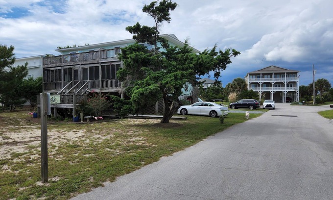 The Point Condominio | Emerald Isle "The Point Rental". 3 bedroom 2 bath. Ocean view.