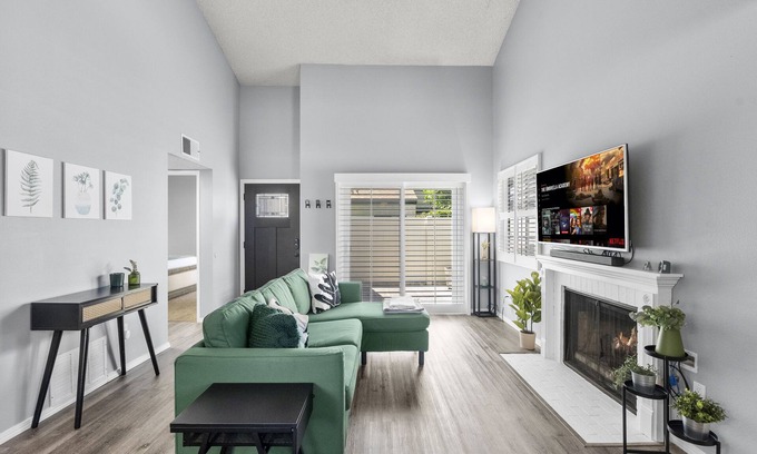 Reseda Casa | Emerald Jewel: Home Away From Home