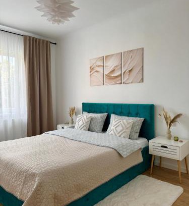 Tirnaveni Apartamento | Emerald - Modern Central Apartment