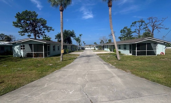 Englewood Cabaña | Emerald Palms Unit 2