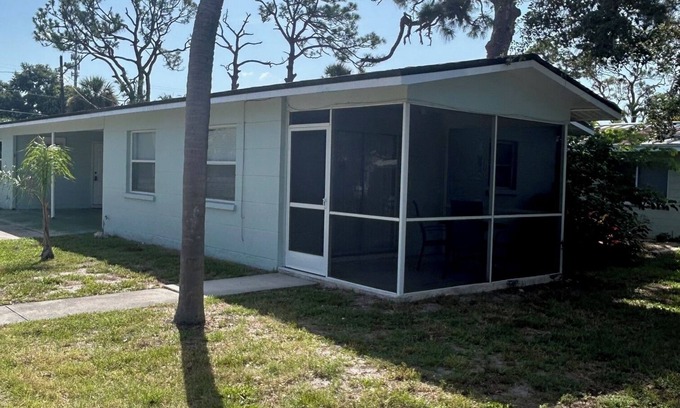 Englewood Cabaña | Emerald Palms Unit 5