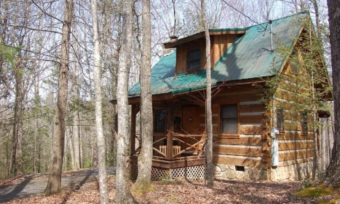Cosby Cabina | Emerald Pines - 1 Bedrooms, 1.5 Baths, Sleeps 4 Cabin by RedAwning