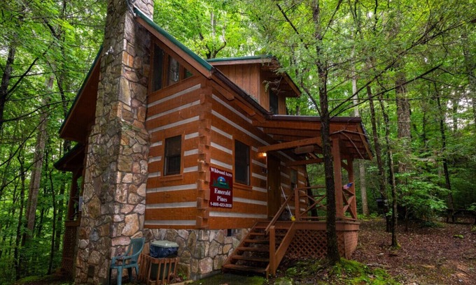 Cosby Cabina | Emerald Pines-quaint & private mountain cabin